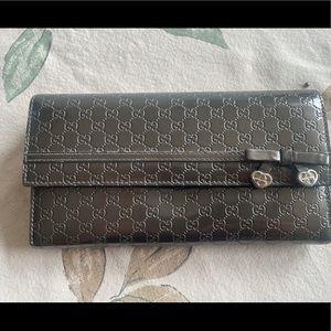 Gucci Wallet patent grey